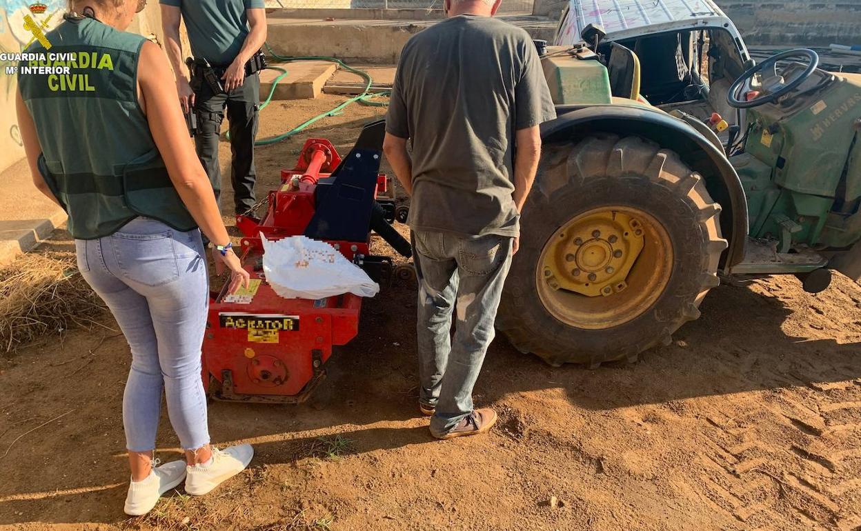 Dos Detenidos Por Robar Maquinaria Agr Cola En Alc Sser Tras Ponerla A